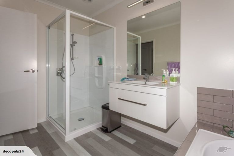 Photo of property in 80 Golden Shore Place, Coromandel, 3506