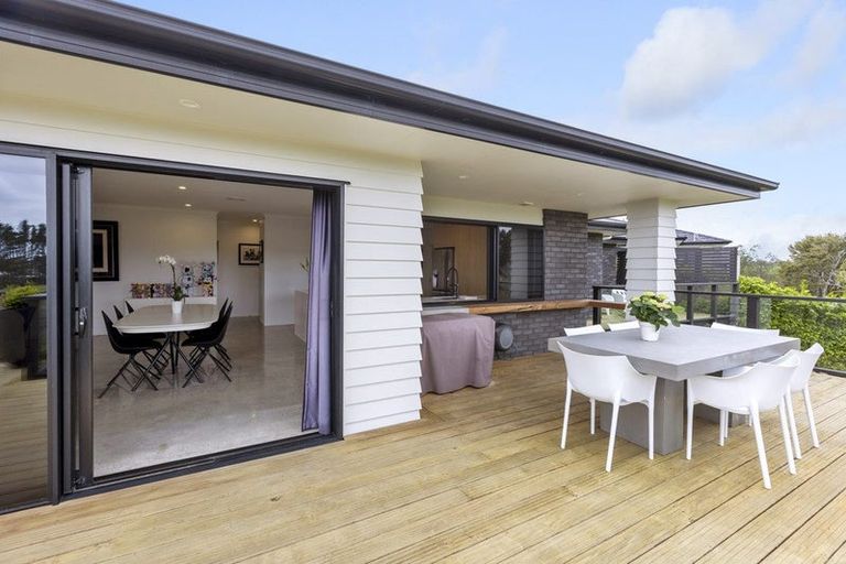 Photo of property in 5a Tupuhi Place, Highlands Park, New Plymouth, 4312