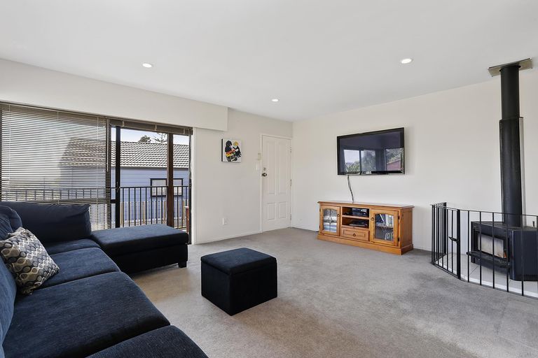 Photo of property in 6 Clearview Heights, Ranui, Auckland, 0612