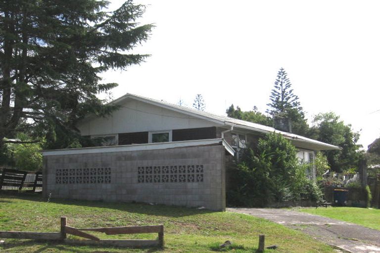 Photo of property in 15 Sarona Avenue, Glen Eden, Auckland, 0602