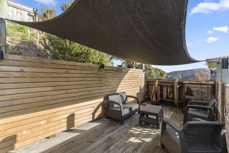 Photo of property in 2 Mcmanaway Grove, Stokes Valley, Lower Hutt, 5019