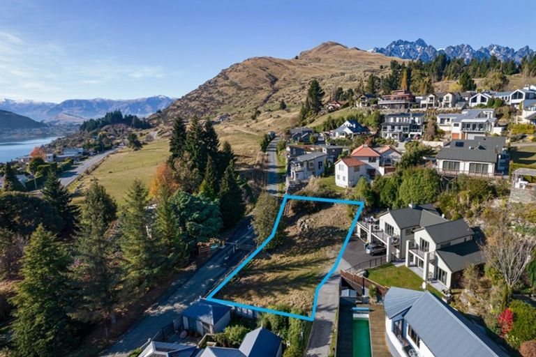 Photo of property in 4a Balmoral Drive, Kelvin Heights, Queenstown, 9300