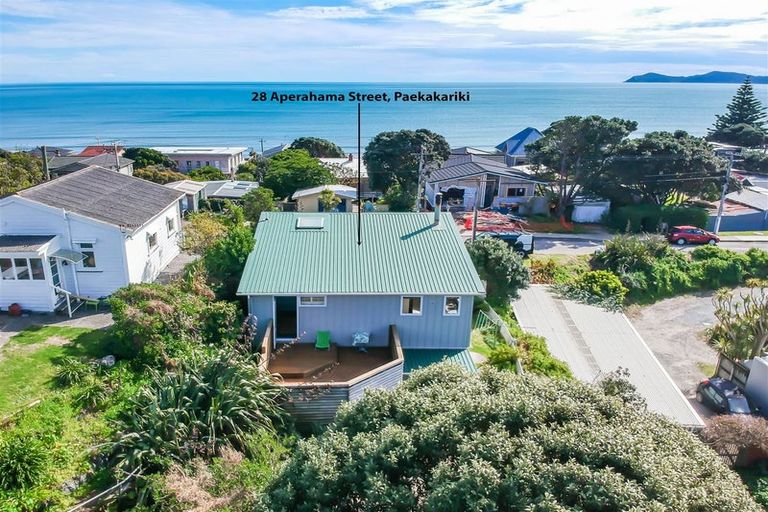 Photo of property in 28 Aperahama Street, Paekakariki, 5034