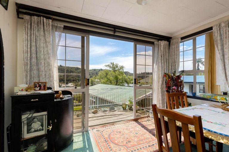 Photo of property in 82 Milton Terrace, Picton, 7220