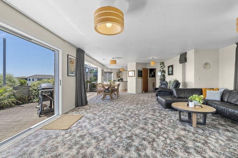 Photo of property in 8 Chatswood Grove, Fitzroy, New Plymouth, 4312