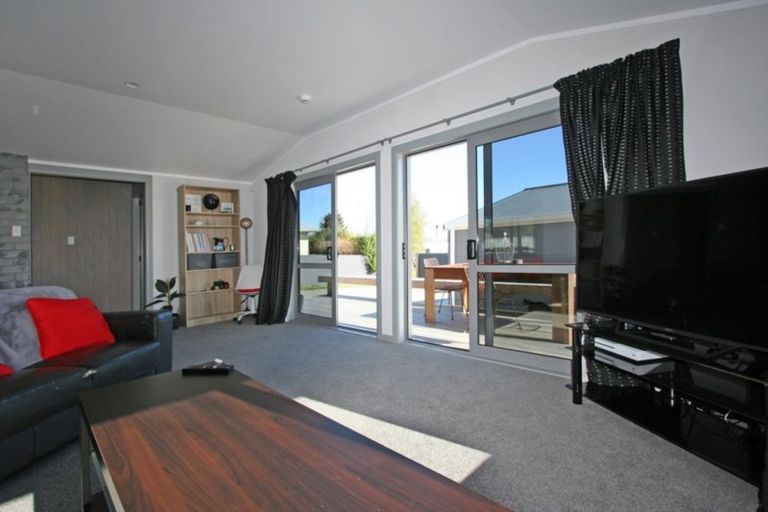 Photo of property in 76 Richmond Avenue, Richmond Heights, Taupo, 3330