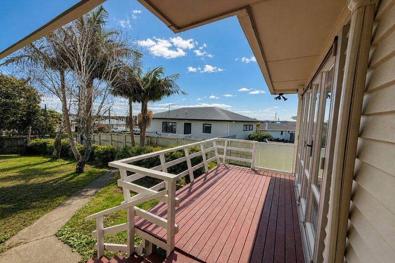 Photo of property in 39 Vera Road, Te Atatu South, Auckland, 0610