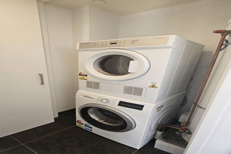 Photo of property in 10 Celeste Place, Totara Vale, Auckland, 0627