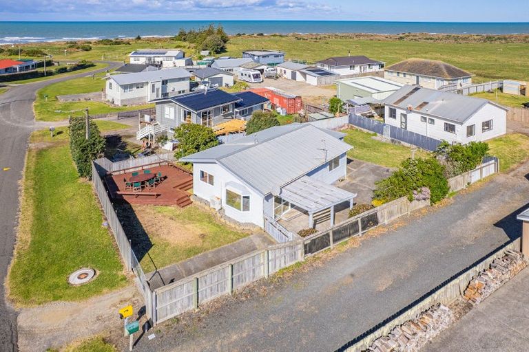 Photo of property in 25 Nukumaru Parade, Waiinu Beach, Whanganui, 4588