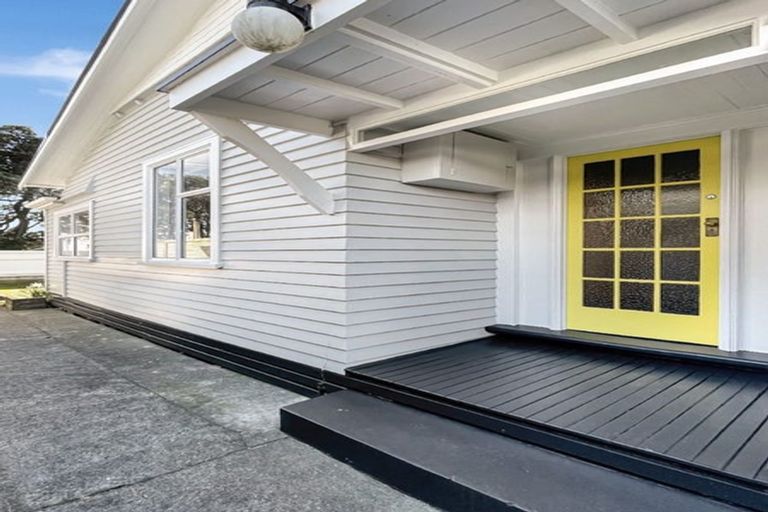 Photo of property in 23 Bulkeley Terrace, New Plymouth, 4310