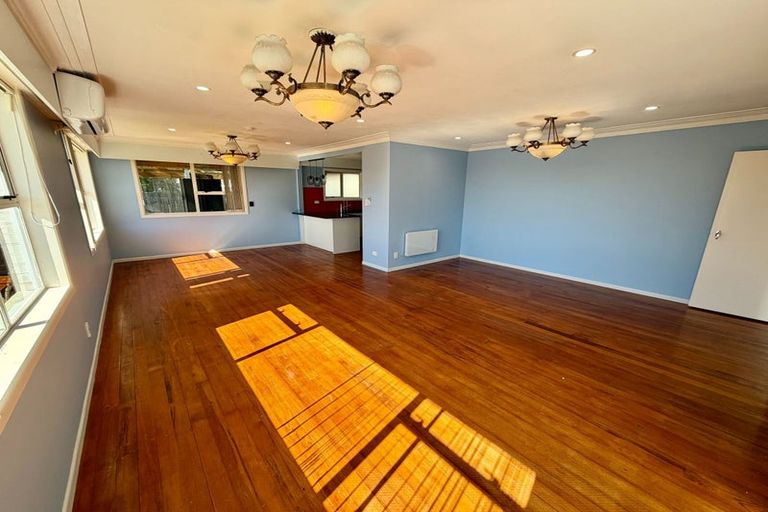 Photo of property in 12 Scanlen Terrace, Kelston, Auckland, 0602