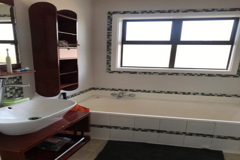 Photo of property in 68 Greendale Avenue, Avonhead, Christchurch, 8042