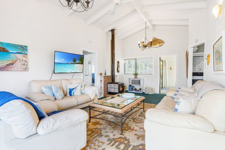 Photo of property in 104 Mayfair Avenue, Whangamata, 3620