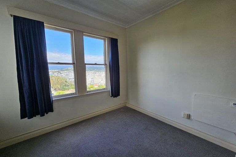 Photo of property in 88 Kelburn Parade, Kelburn, Wellington, 6012