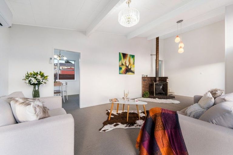 Photo of property in 39 Thornlow Street, Glendene, Auckland, 0602