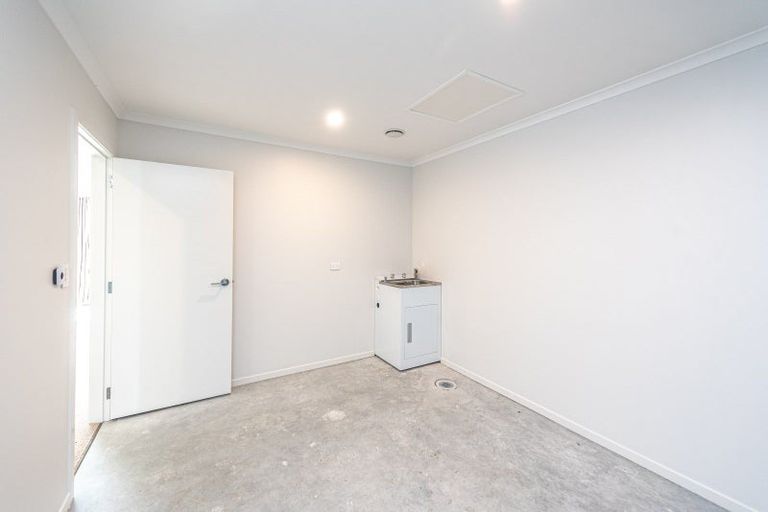 Photo of property in 6 Cross Street, Castlecliff, Whanganui, 4501