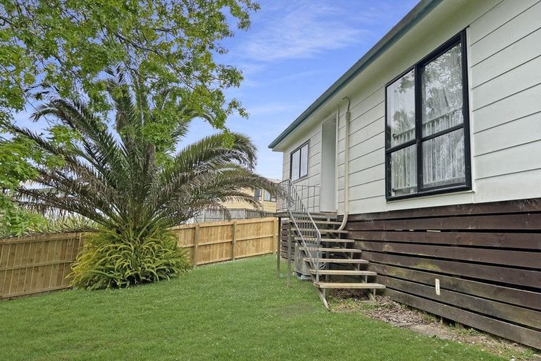 Photo of property in 21 Aldern Road, Massey, Auckland, 0614
