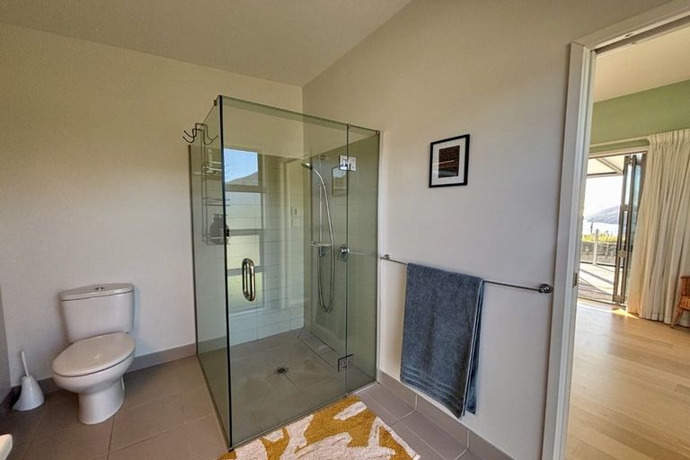 Photo of property in 33 Harbour View Heights, Picton, 7220