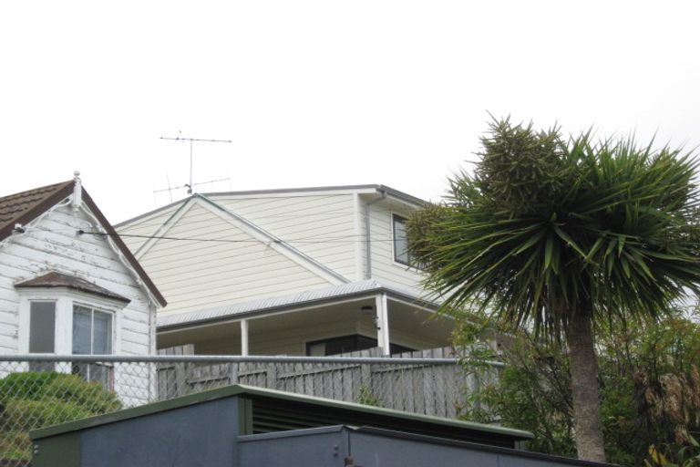 Photo of property in 30 Ripon Street, Lyttelton, 8082