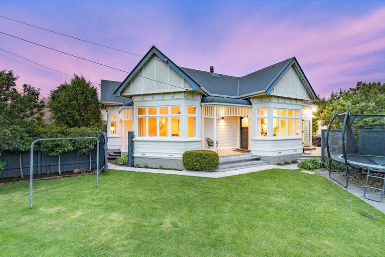 Photo of property in 72 Hargest Crescent, Saint Clair, Dunedin, 9012