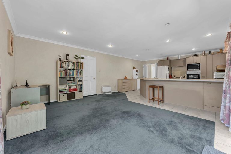 Photo of property in 60 Wattle Farm Road, Wattle Downs, Auckland, 2103