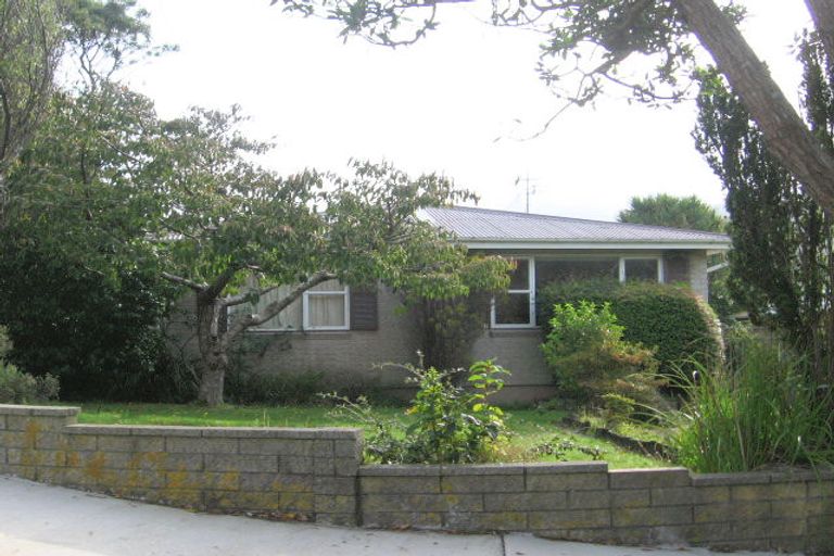 Photo of property in 47 Saint Johns Terrace, Tawa, Wellington, 5028