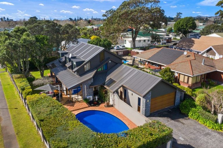 Photo of property in 1 Maygrove Drive, Orewa, 0931