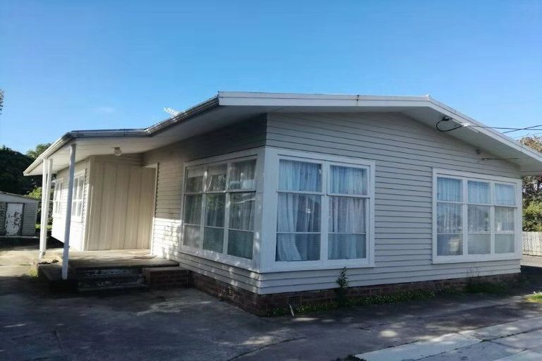Photo of property in 16 Tonar Street, Northcote, Auckland, 0627
