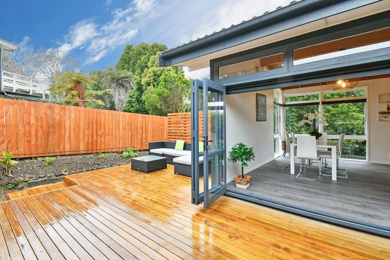 Photo of property in 18a Hillcrest Grove, Hillpark, Auckland, 2102