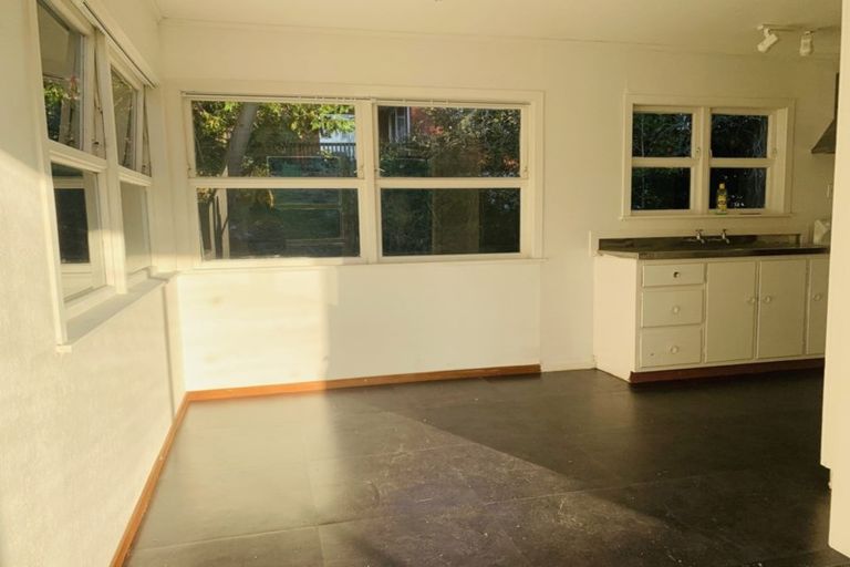 Photo of property in 21 Acacia Road, Torbay, Auckland, 0632