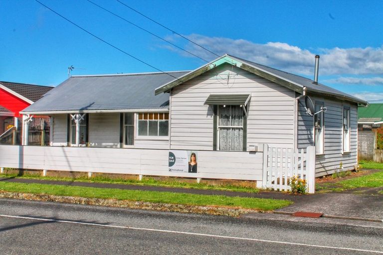Photo of property in 27 Wilson Street, Hawera, 4610