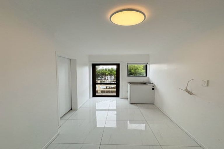 Photo of property in 43 Chequers Avenue, Glenfield, Auckland, 0629