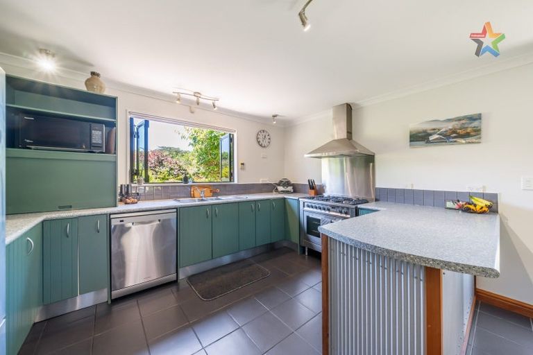 Photo of property in 60 Kakariki Way, Whitemans Valley, Upper Hutt, 5371