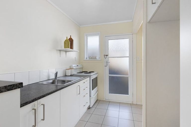 Photo of property in 2/10 Agincourt Street, Glenfield, Auckland, 0629