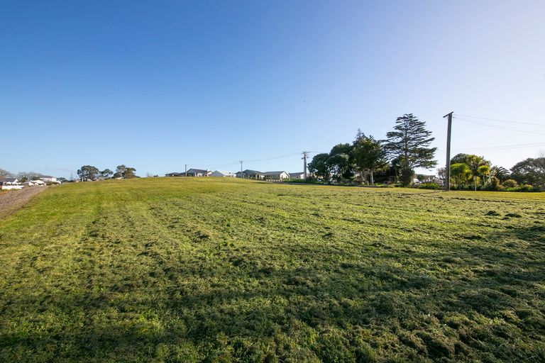 Photo of property in 35 Elliot Street, Riverhead, 0820