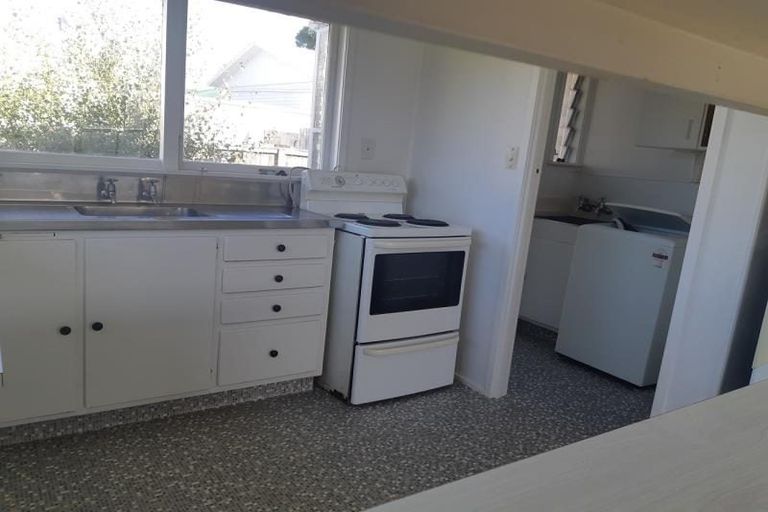 Photo of property in 2/4 Lingfield Street, Glenfield, Auckland, 0629