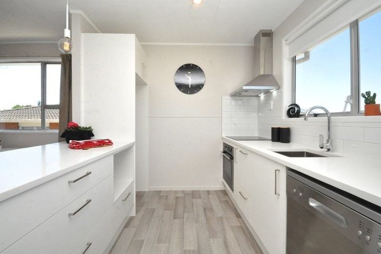 Photo of property in 152 Mahia Road, Wattle Downs, Auckland, 2103