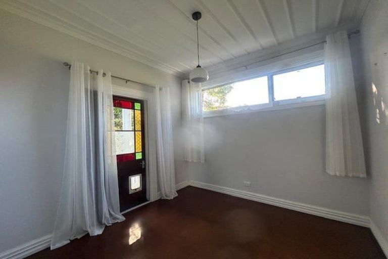 Photo of property in 15 Pomare Road, Russell, 0202