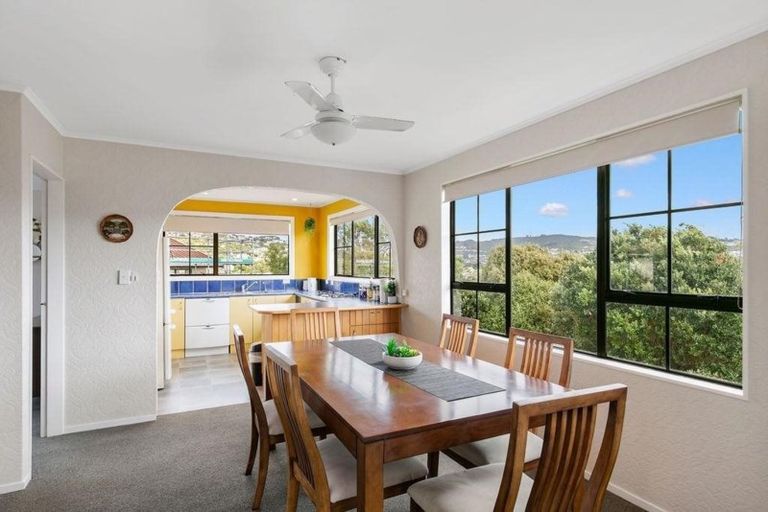 Photo of property in 32 Dominica Crescent, Grenada Village, Wellington, 6037