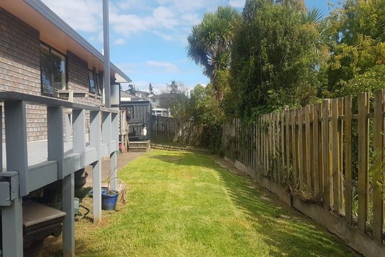 Photo of property in 131 View Road, Sunnyvale, Auckland, 0612