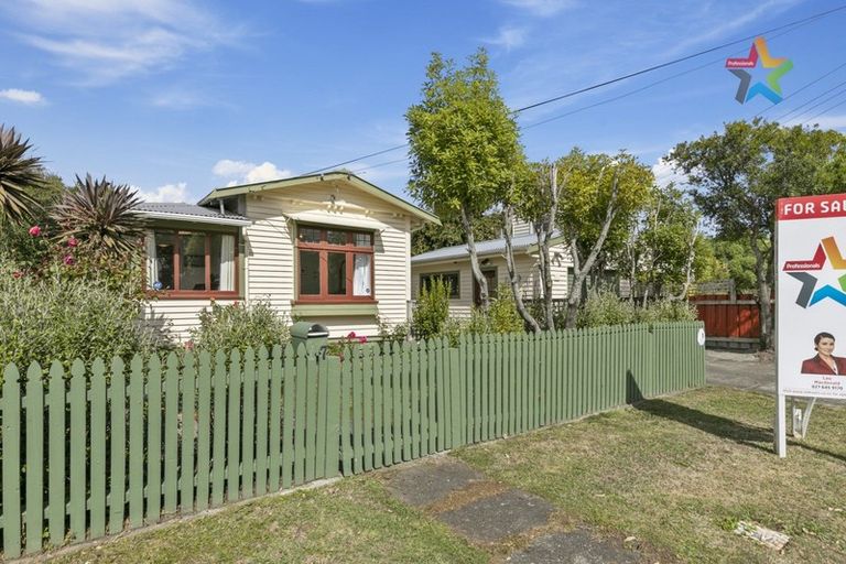 Photo of property in 17 Pirie Crescent, Moera, Lower Hutt, 5010