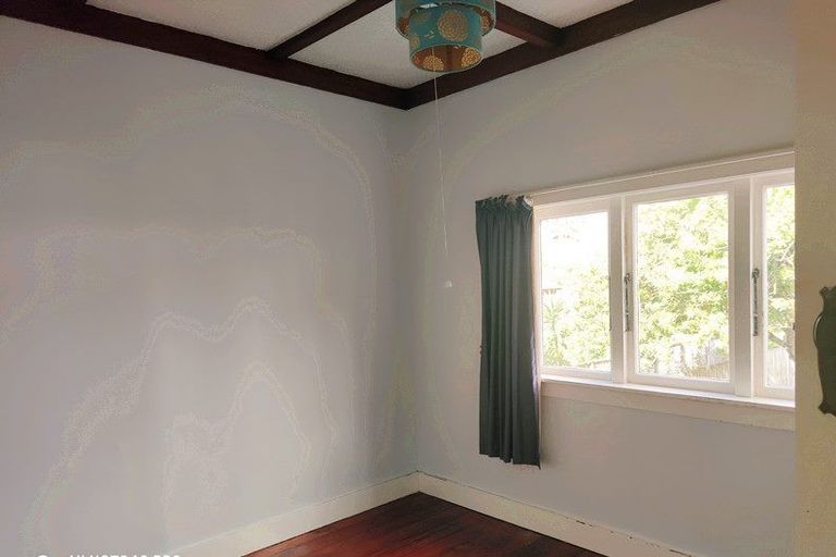 Photo of property in 2/5 Forrest Road, Milford, Auckland, 0620