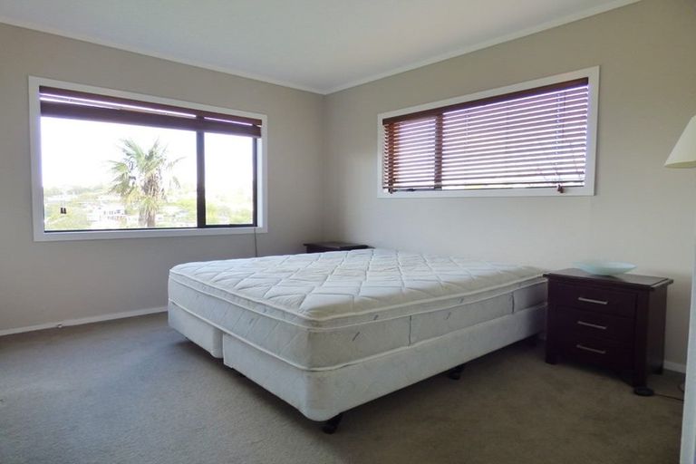 Photo of property in 2a Korotaha Terrace, Rothesay Bay, Auckland, 0630