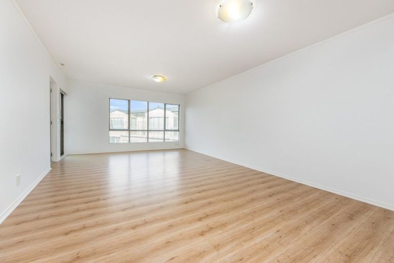 Photo of property in 32/120 Beach Haven Road, Beach Haven, Auckland, 0626