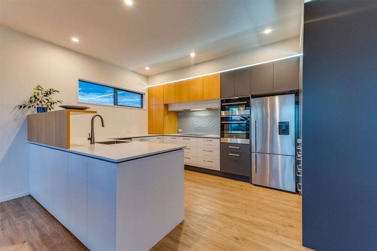 Photo of property in 10 Maffeys Road, Mount Pleasant, Christchurch, 8081