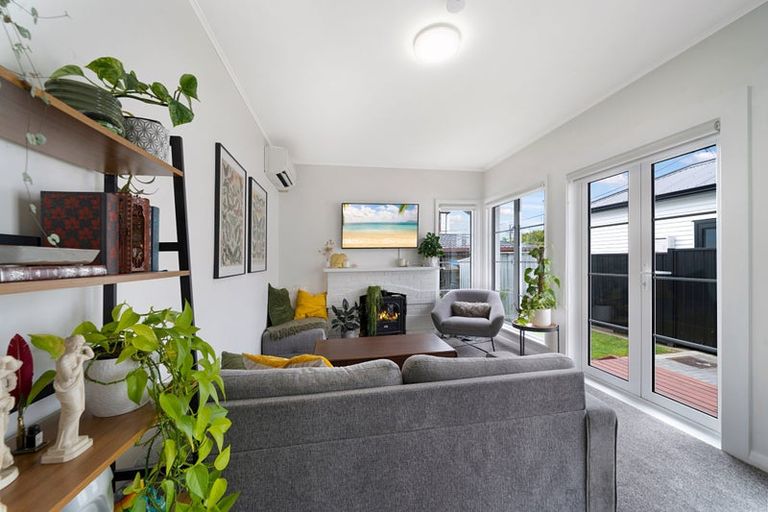 Photo of property in 54c Te Atatu Road, Te Atatu South, Auckland, 0610