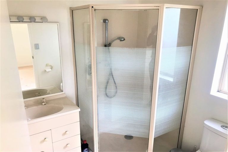 Photo of property in 1/7 Mizpah Road, Waiake, Auckland, 0630