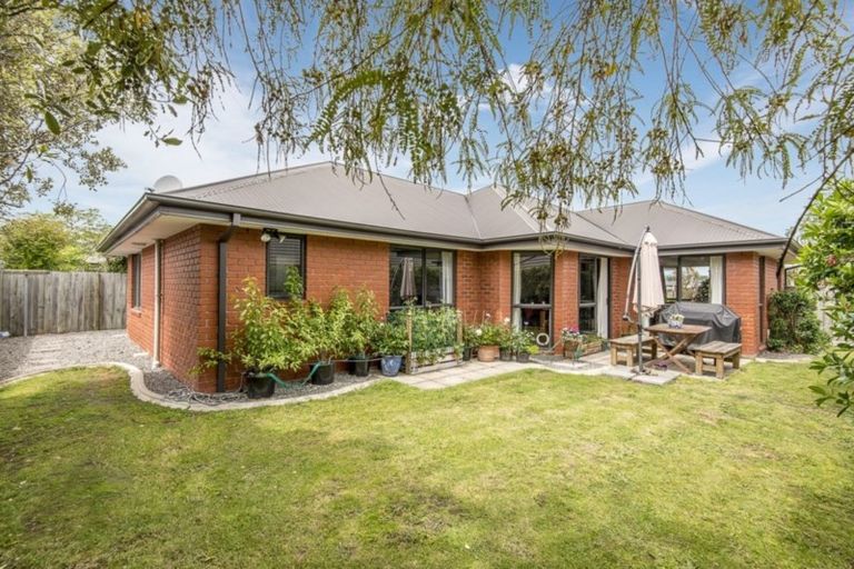 Photo of property in 15 Hideaway Gate, Parklands, Christchurch, 8083