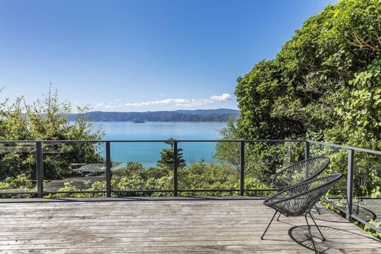 Photo of property in 67 Pretoria Road, Karaka Bays, Wellington, 6022