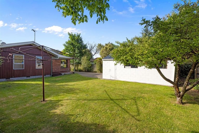 Photo of property in 16 Manor Place, Bryndwr, Christchurch, 8053